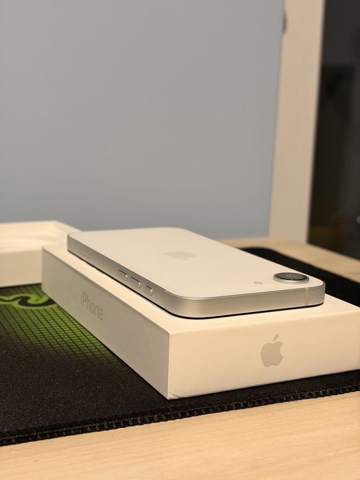 iPhone 16e с гаранция 100%