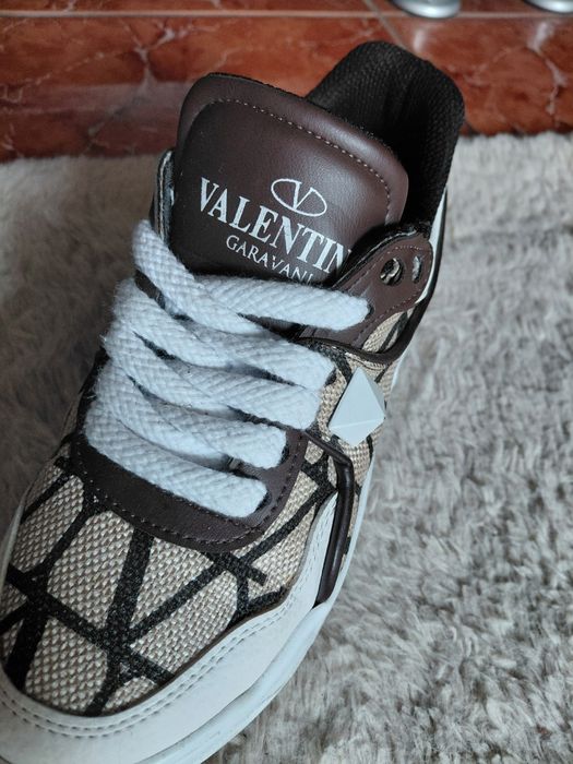 Adidași  Valentino 100 lei disp pana pe 15.10
