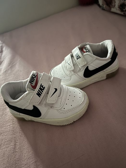 Adidasi Nike marimea 21