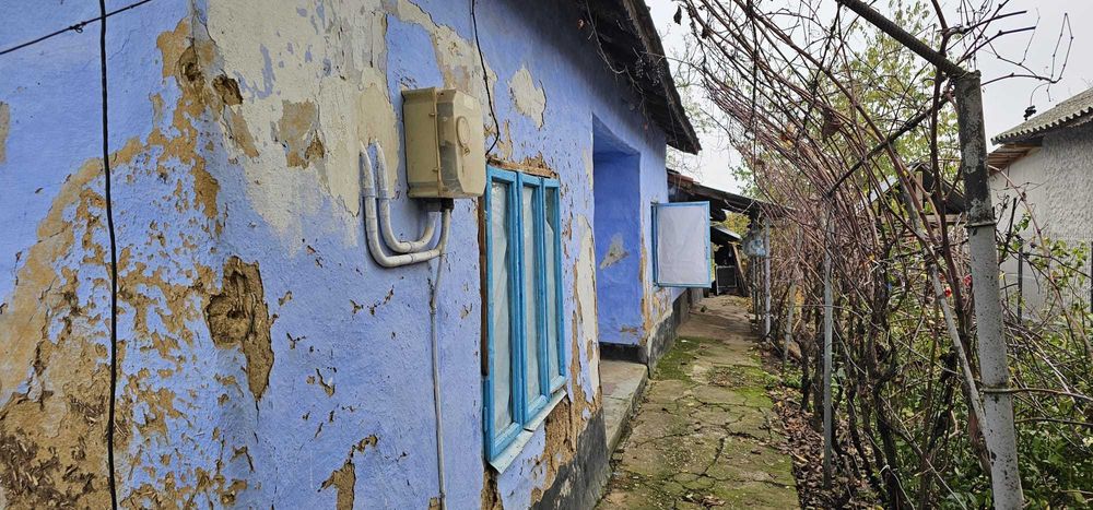 Vând casă bătrânească renovabila în Giurgiu,com Stanesti,sat Stanesti, curte 582 mp.