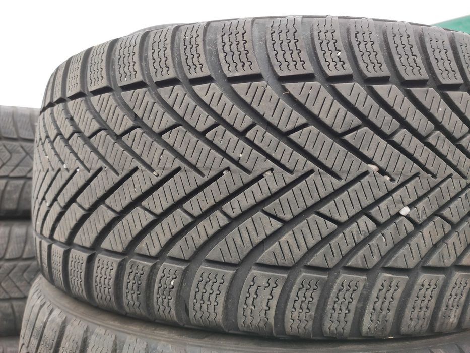 2бр Зимни гуми 235 45 18 - Pirelli - DOT 2024