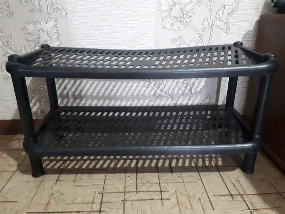 Продам обувницу б/у