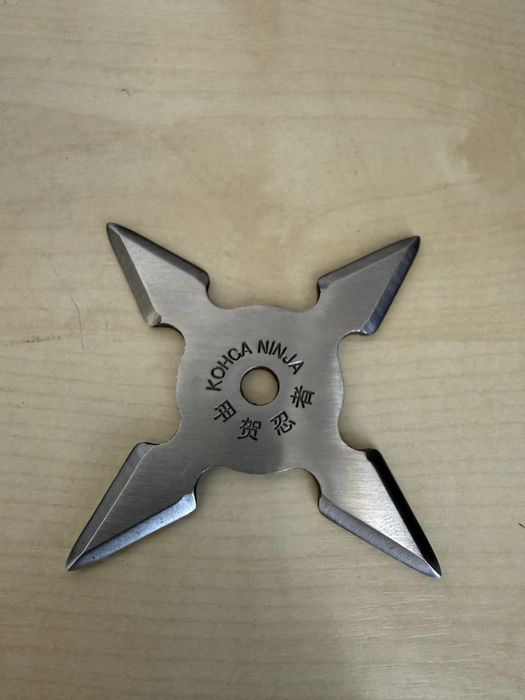 Steluta ninja metalica