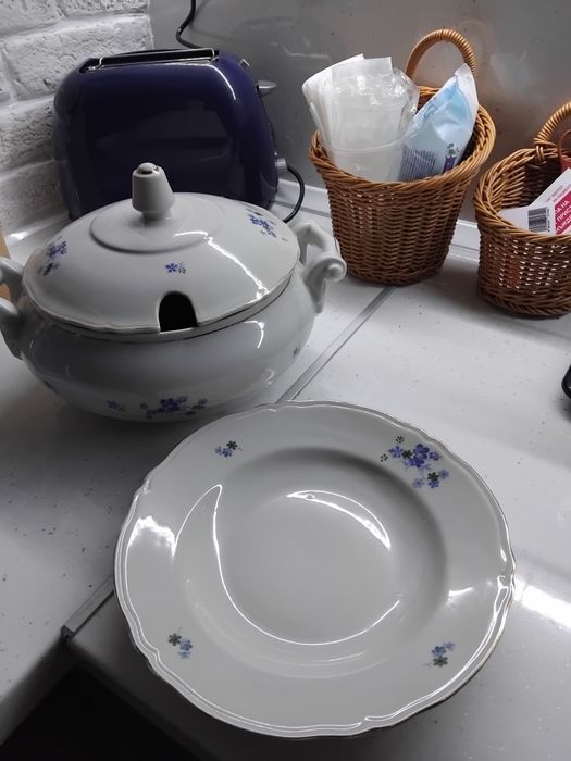 Супник Незабравки български порцелан