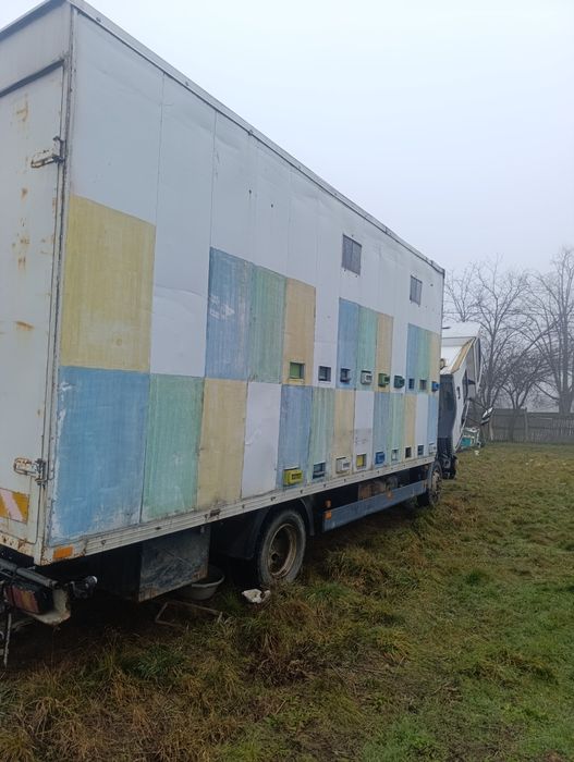 Stupină mobilă pe camion – de vânzare sau piese