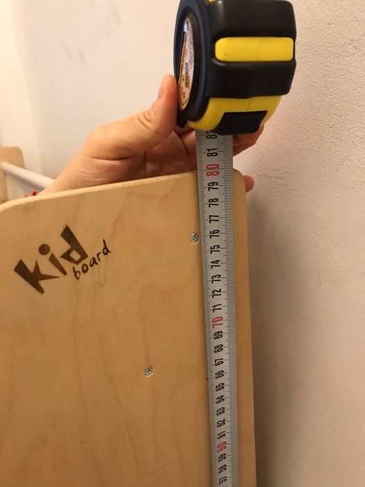 Етажерка за детски книги.