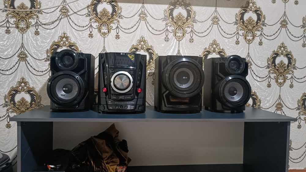 Muzikalniy sentrlar sotiladi