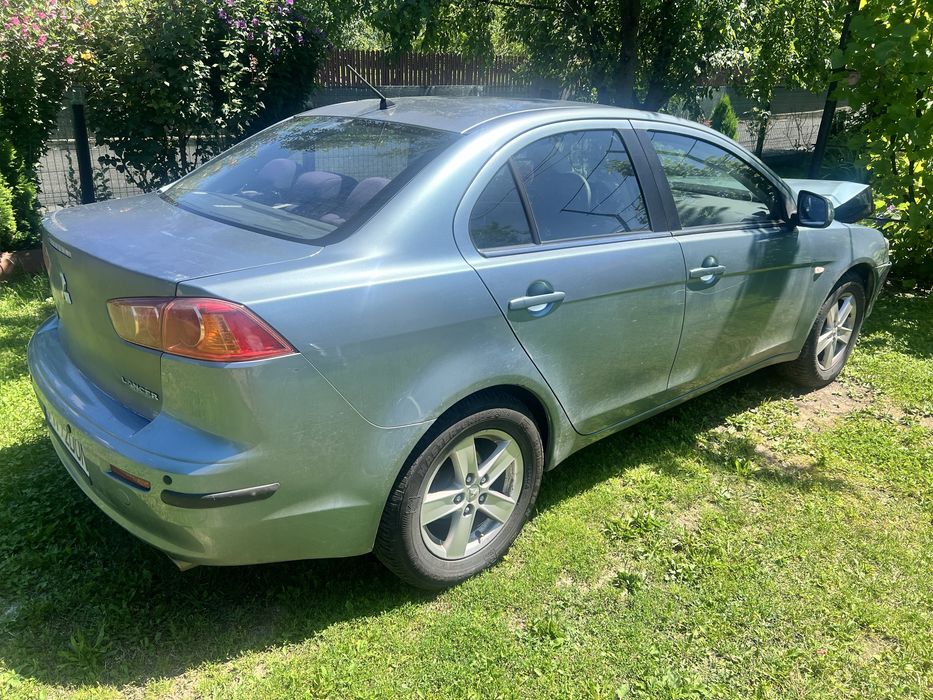Mitsubishi lancer avariat