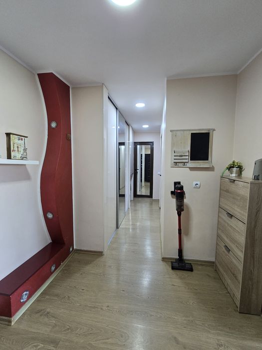 Închiriez apartament 3 camere decomandate