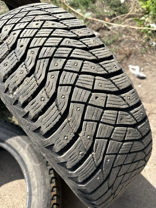 Продам колеса зимнее Goodyear шипы