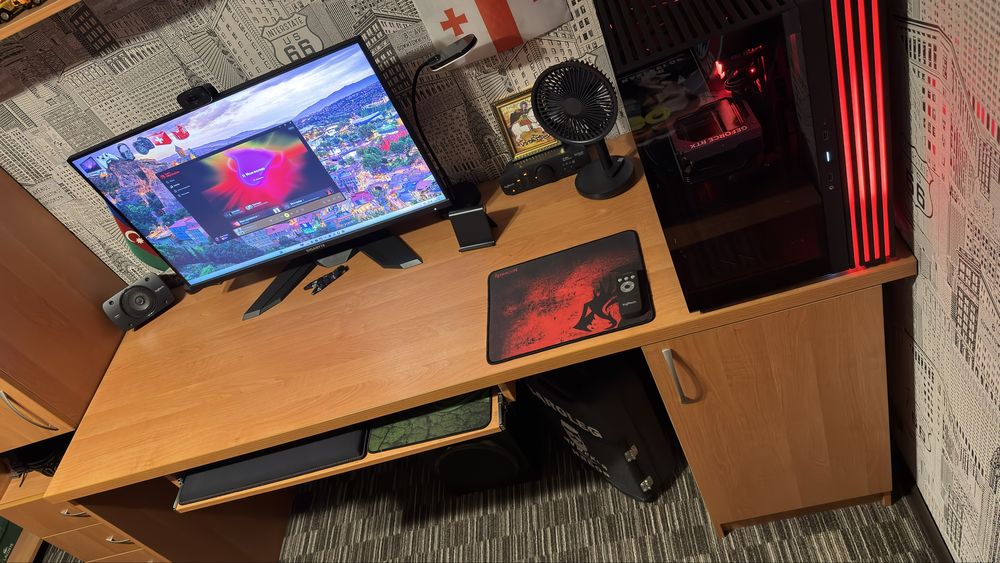 Компьютерный стол с тумбой (180x63)