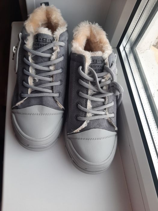 Продам новые ботинки зимние