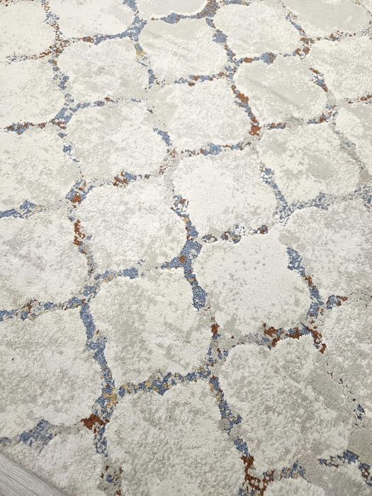 Продам ковер недорого.