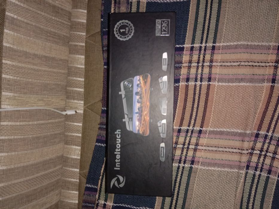 Зеркало в автосалон