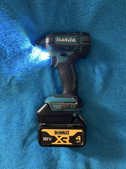 Лед лампа/led light за батерия dewalt/makita 90W JCB, батерии замакита