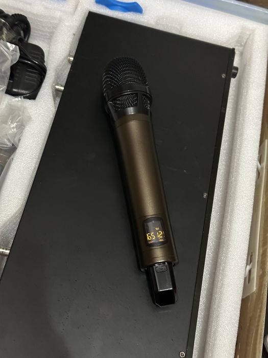 Беспроводной микрофон SF audio 701  UHF для караоке