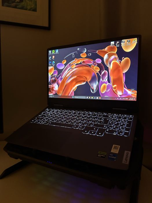 Геймърски лаптоп Lenovo LOQ 15IRH8 (RTX 4060 / i5-12450H / 32GB RAM)