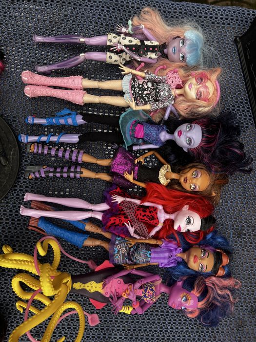 diferite modele papusi monster high
