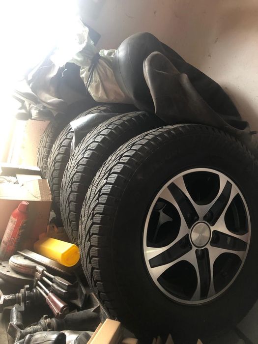 Продам шипы р16 с дисками Скад
