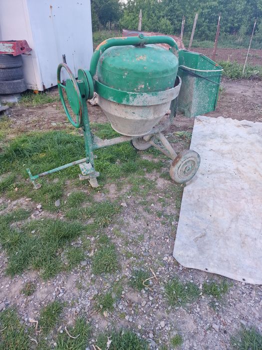 Betoniera mare. 5. Sau 6 roabe