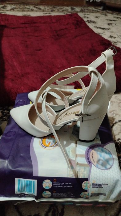 Kichkina uzun oyoqli kaltaklar