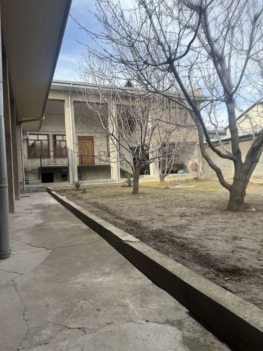 Кибрай марказида уй сотилади