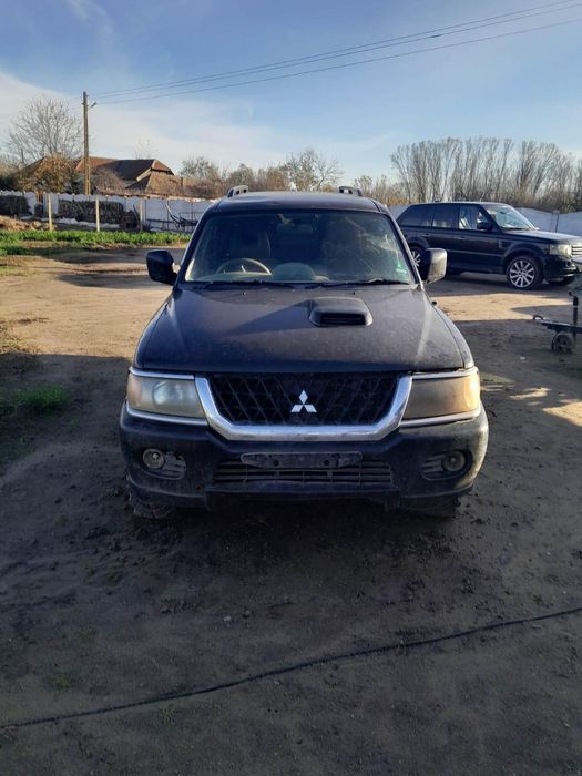 Dezmembrez Mitsubishi pajero 2.5 shougun sport