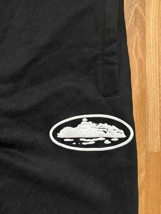 Pantaloni Corteiz cu eticheta (nu Nike, Gucci, Adidas, Balenciaga)