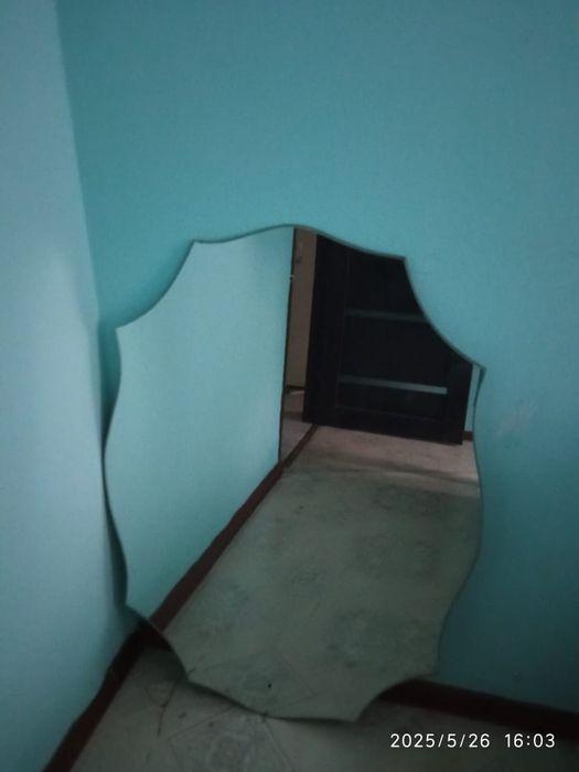 Два больших зеркала