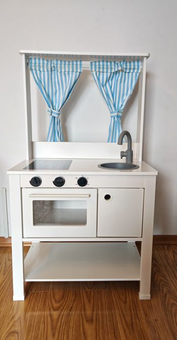 Vand bucatarie de jucarie (ikea) cu accesorii
