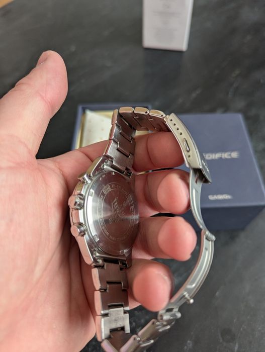 Часовник Casio Edifice EF-547D-1A1VEF