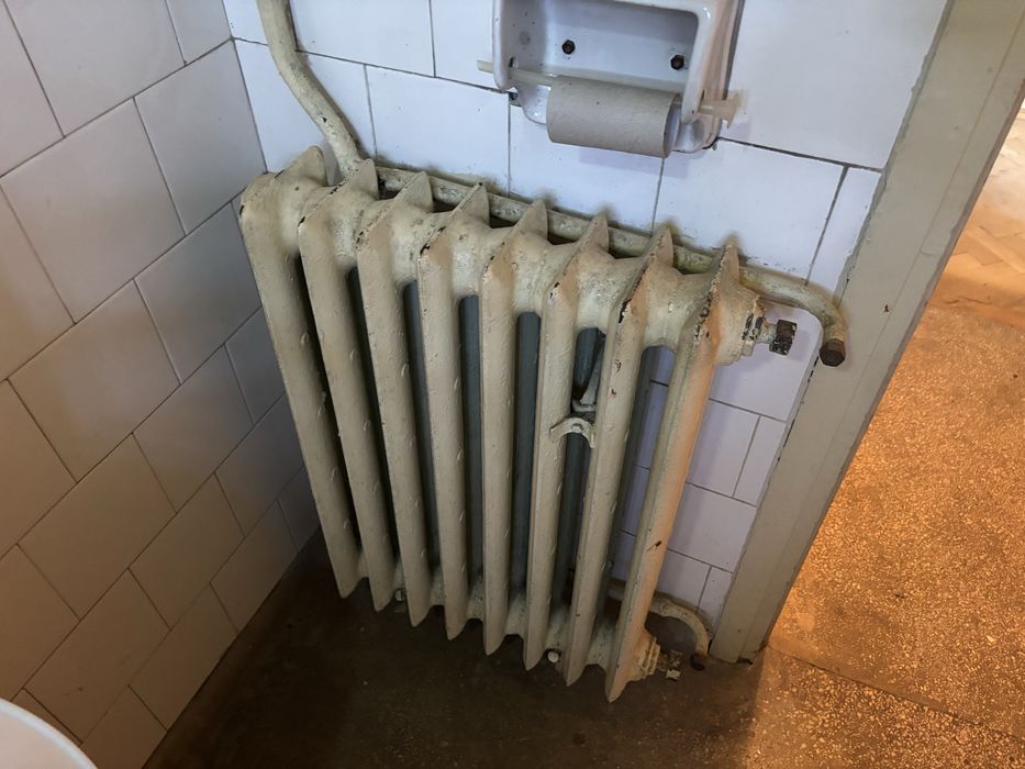 5 calorifere 250 lei pana joi.et 4 ,nu asigur manipulare