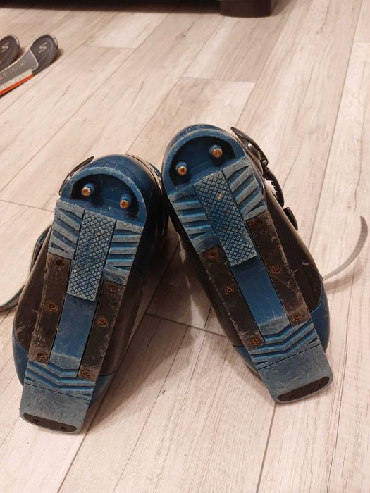 Clapari Rossignol Energy masura 27,5, cu un mic defect