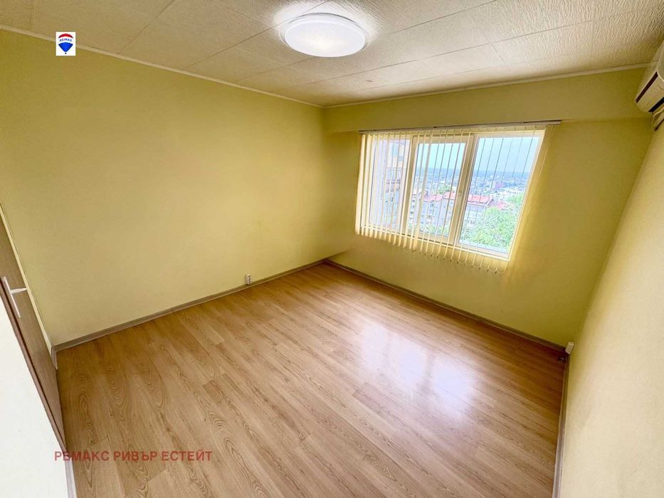 Тристаен апартамент за продажба кв. Дружба 3