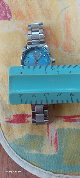 Нов дамски кварцов часовник,водоустойчив, нов-30 лв