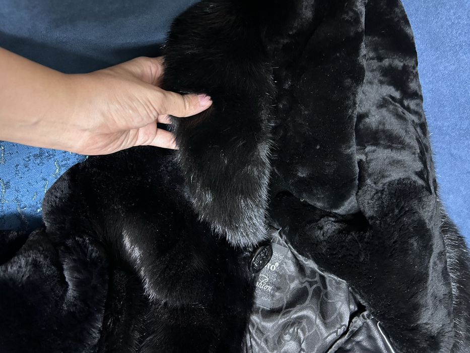 Продам мутоновую шубу с норкой