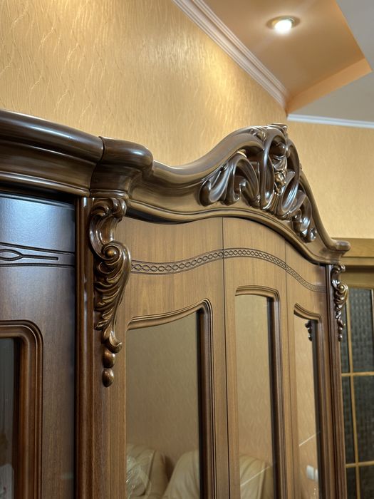 Шкаф-витрина горка