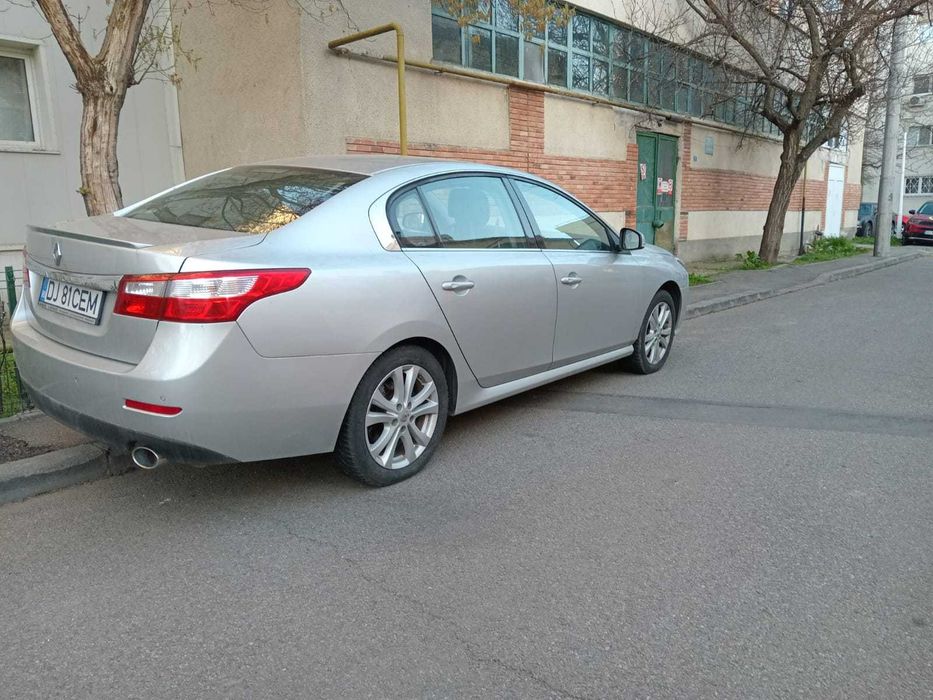 RENAULT Latitude 2012 — imagine 3