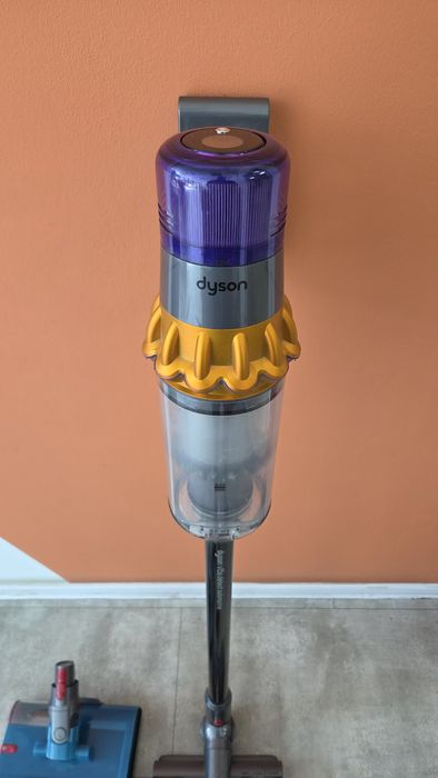 Нова Прахосмокачка dyson v15s с представки и оставаща гаранция от 12 месеца