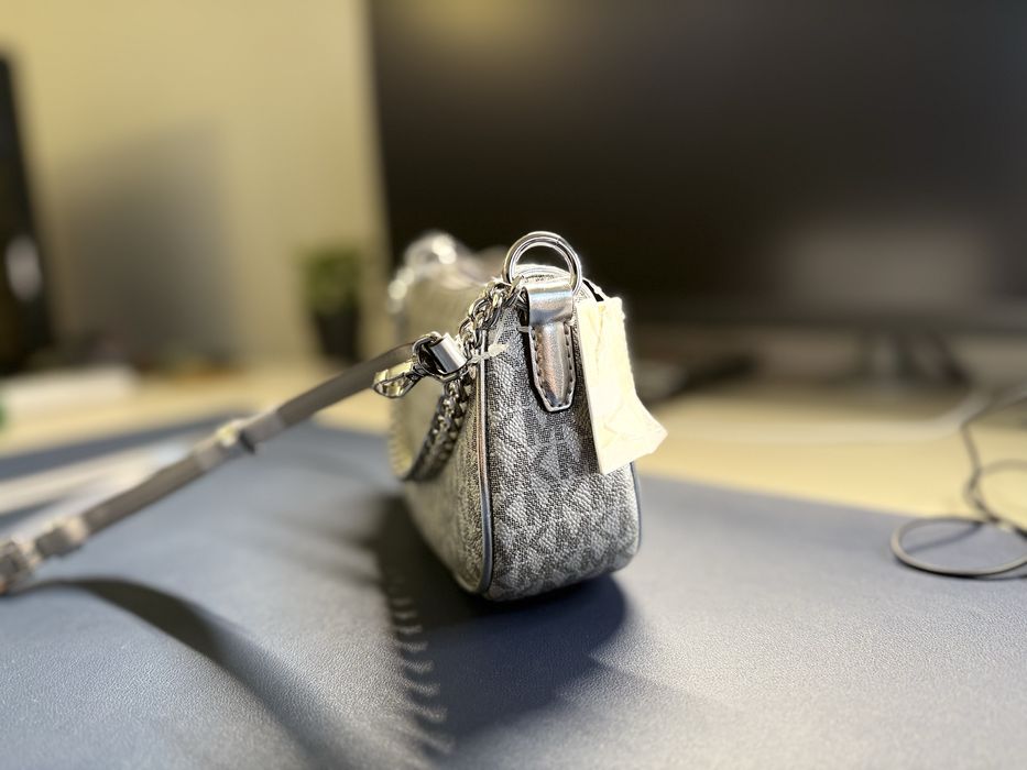 Geanta Michael Kors Carmela