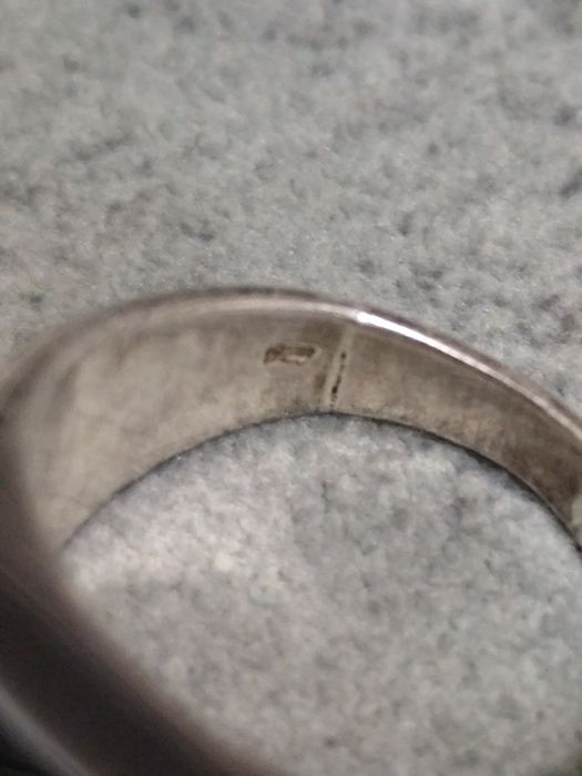 Продам серебренное кольцо 925 пробы