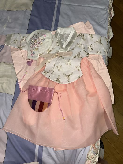 Продам новый ханбок для девочки на годик!