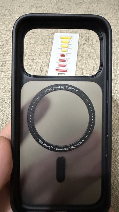 Huse noi iphone 17 pro  Torras Guardian si Benks Mist black rama metalica camere