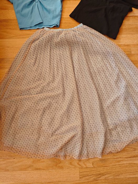 Поли С и М къса дънкова, дълга тюлена на точки и още 2-6 евро