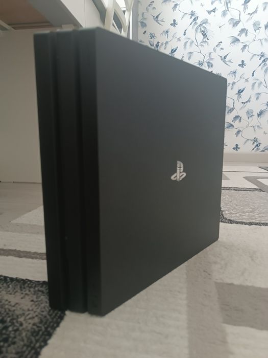 Playstation 4 pro 10 Дисков с Играми 2 Контролера
