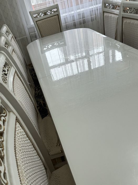 Стол со стульями