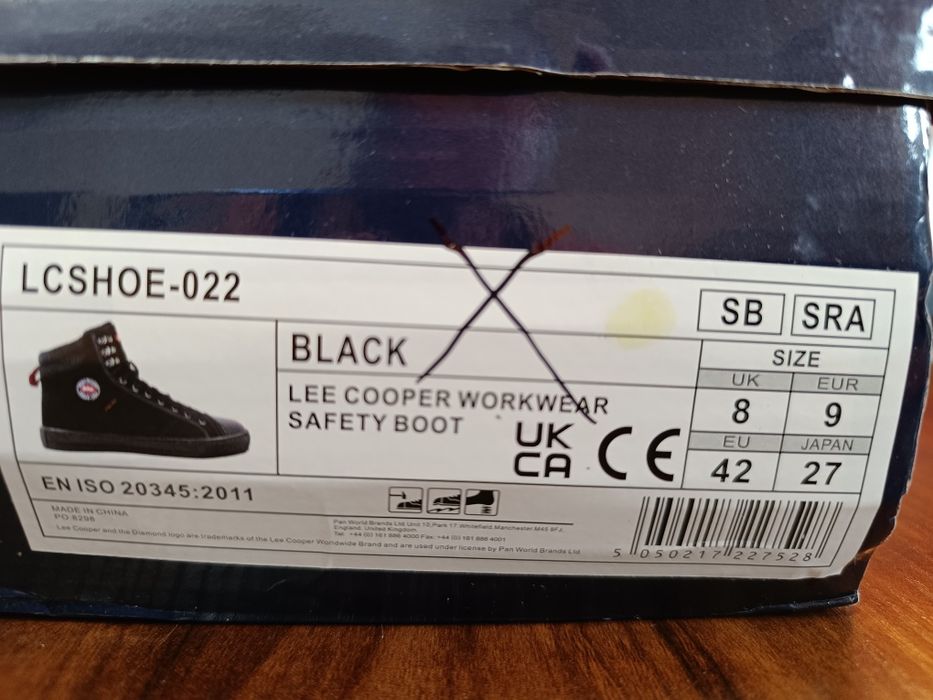 Ботинки от бренда Lee Cooper