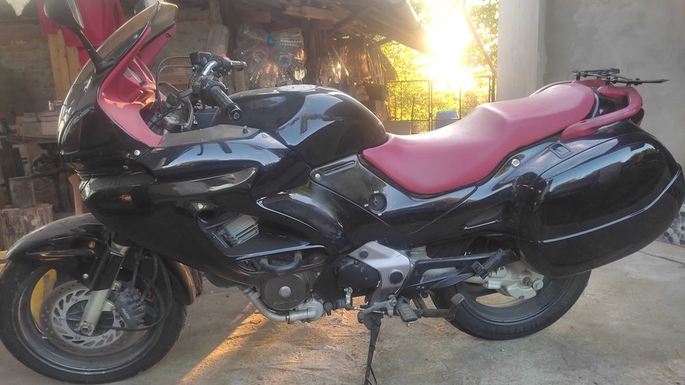 De vânzare Motocicletã Honda Deauville 650 NTV