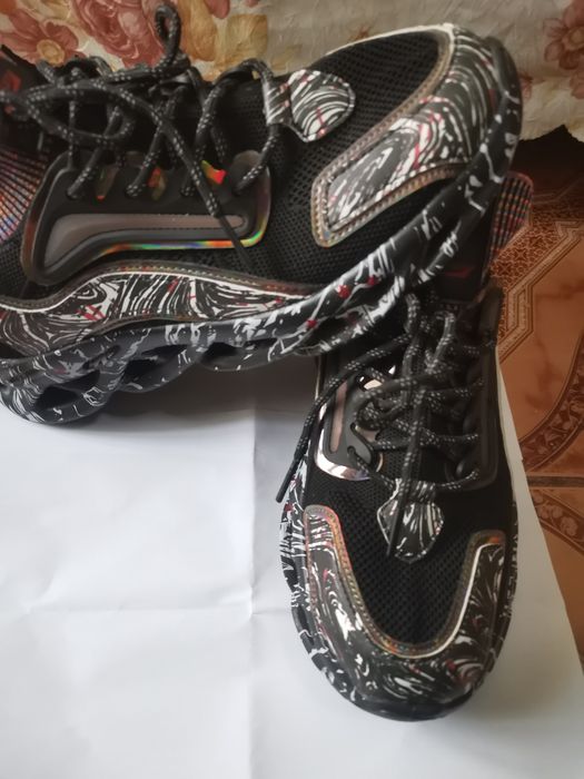Adidași moderni ușori