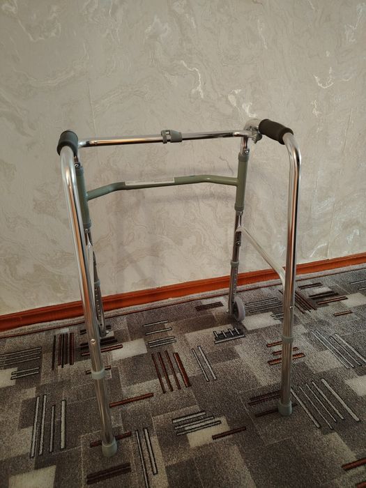 Продам ходунки недорого